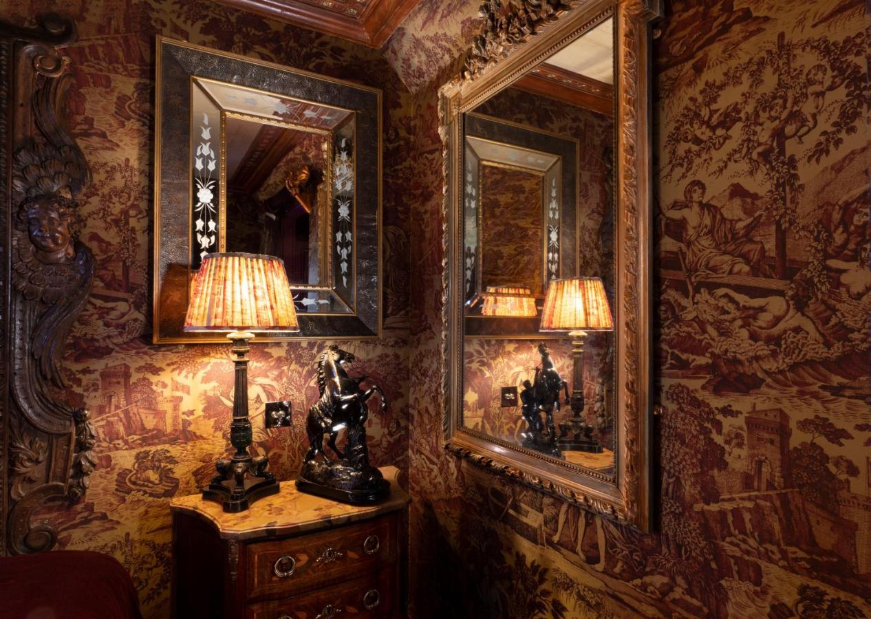 Luxury Room,1403538032:JPEG